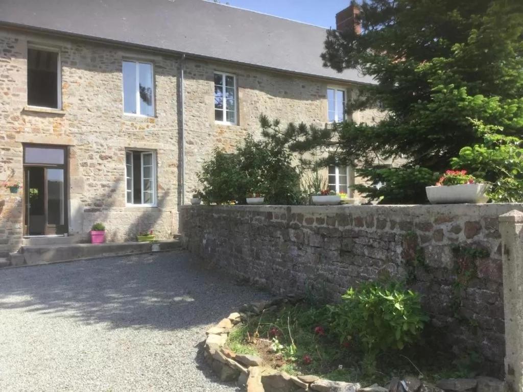 La Petellerie, Maison De Campagne Avec Piscine Pour Un Sejour Detente Moyon Kültér fotó
